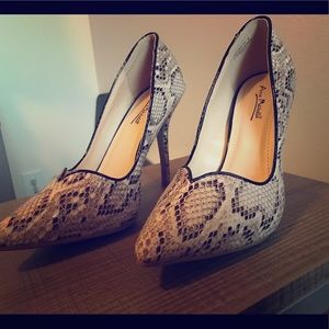 Faux snake skin pumps